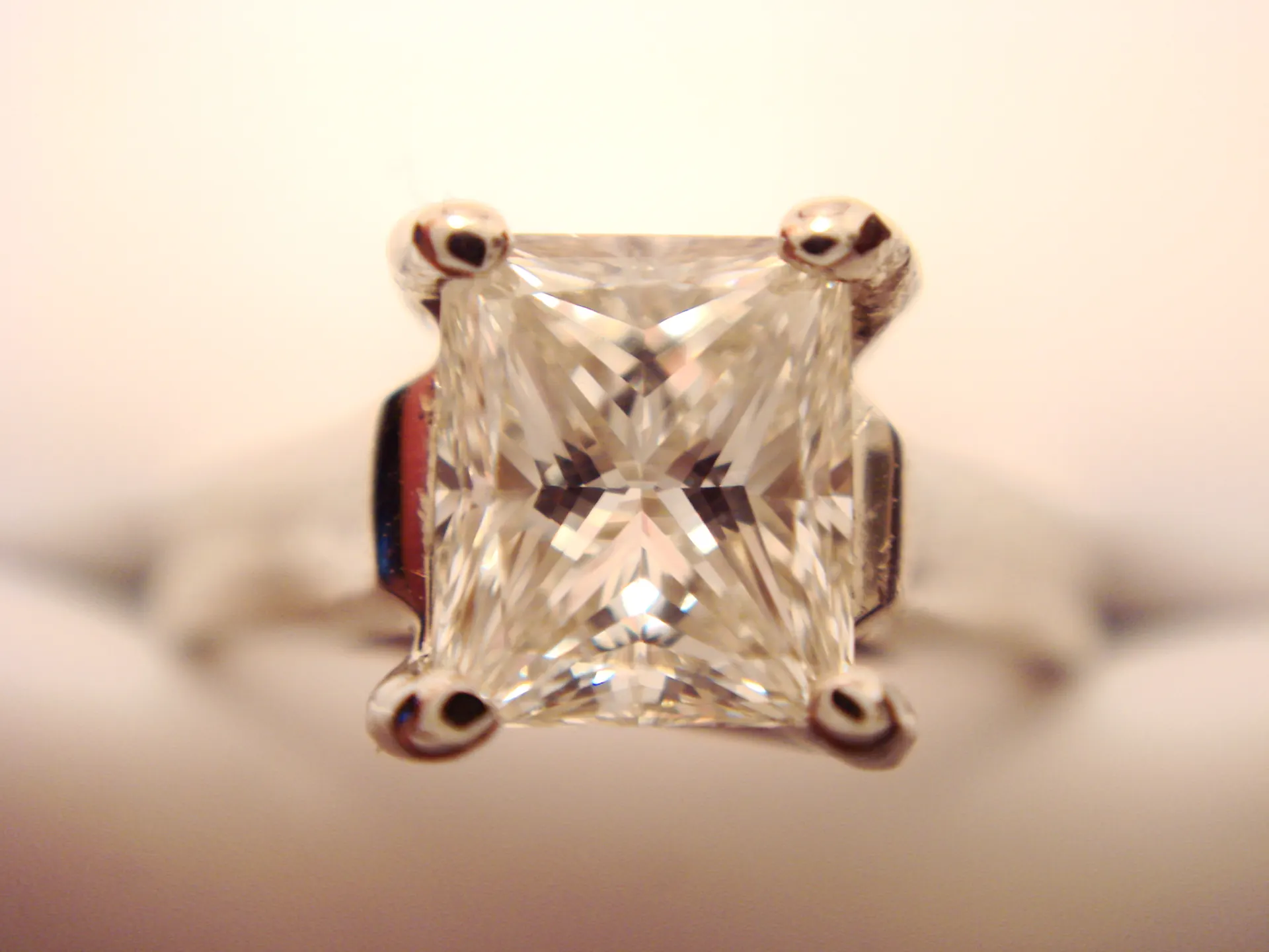 Prsten s diamantem